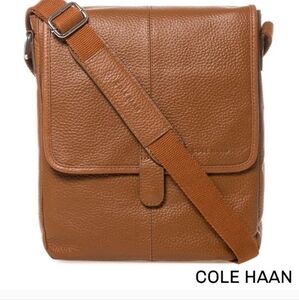 COLE HAAN Reporter Bag Crossbody Brown Pebble Leather EUC